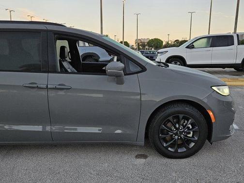 2021 Chrysler Pacifica Touring-L
