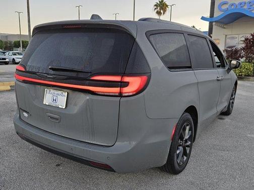 2021 Chrysler Pacifica Touring-L