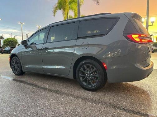 2021 Chrysler Pacifica Touring-L