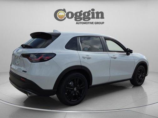 Platinum White Pearl 2026 Honda HR-V Sport