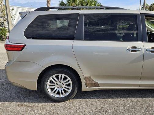 2015 Toyota Sienna XLE