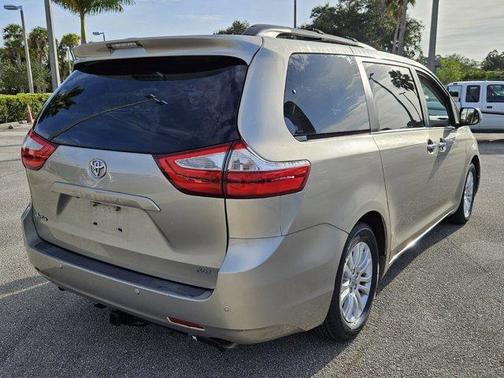 2015 Toyota Sienna XLE