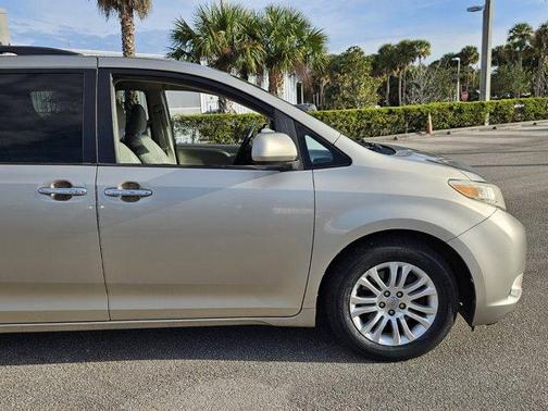 2015 Toyota Sienna XLE
