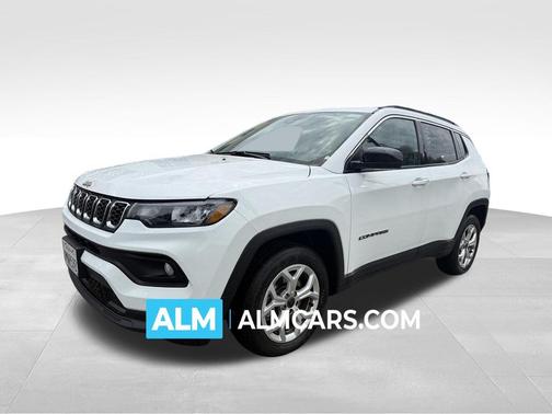Bright White Clearcoat 2025 Jeep Compass Latitude