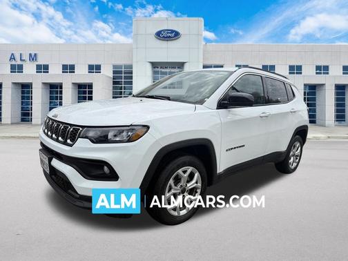 Bright White Clearcoat 2025 Jeep Compass Latitude