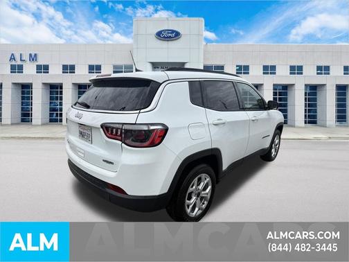 Bright White Clearcoat 2025 Jeep Compass Latitude