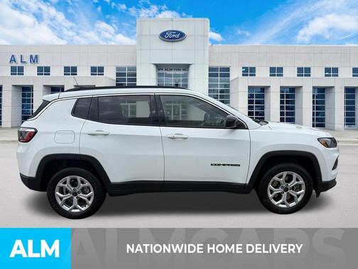 Bright White Clearcoat 2025 Jeep Compass Latitude