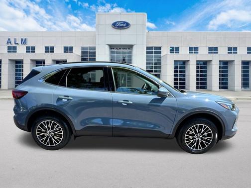 2025 Ford Escape PHEV SE