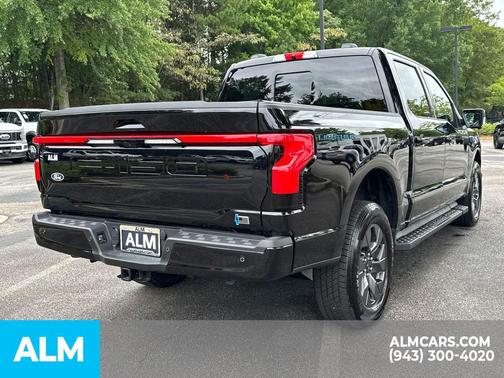 2025 Ford F-150 Lightning LARIAT