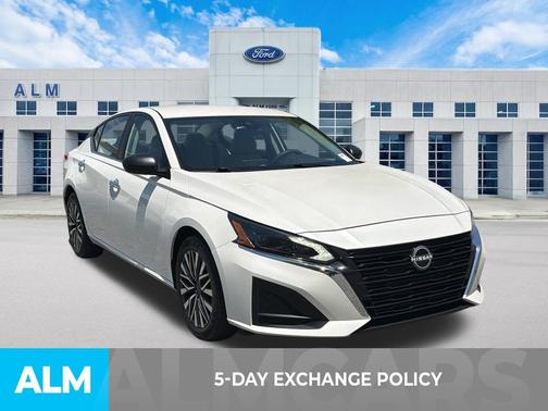 Pearl White Tricoat 2025 Nissan Altima 2.5 SV