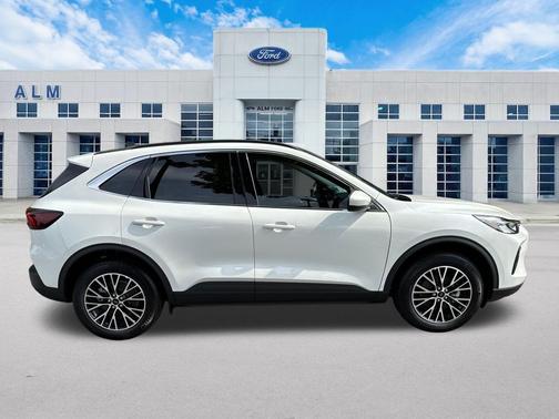 2025 Ford Escape PHEV SE