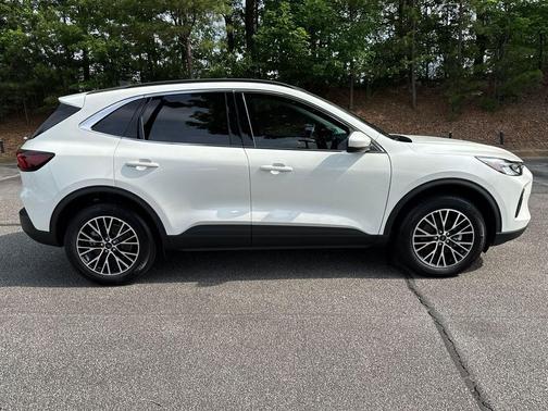 2025 Ford Escape PHEV SE