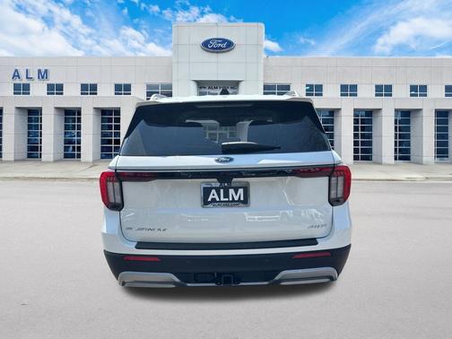 Star White Metallic Tri-Coat 2026 Ford Explorer Platinum