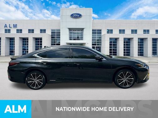 Caviar 2022 Lexus ES 300h Base