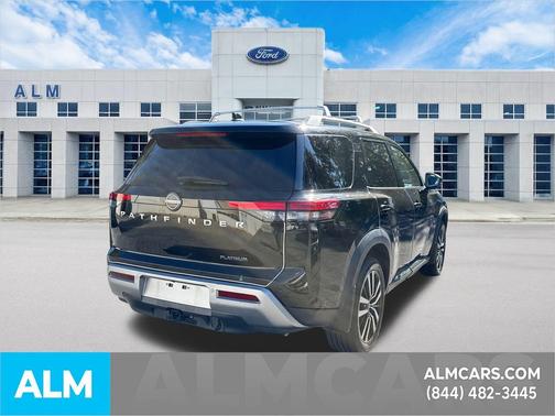 2023 Nissan Pathfinder Platinum FWD
