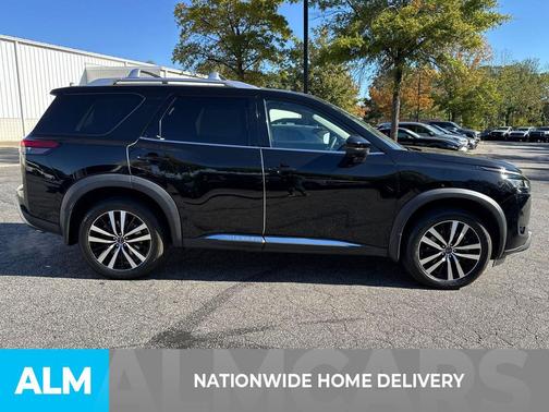 2023 Nissan Pathfinder Platinum FWD