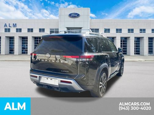 2023 Nissan Pathfinder Platinum FWD