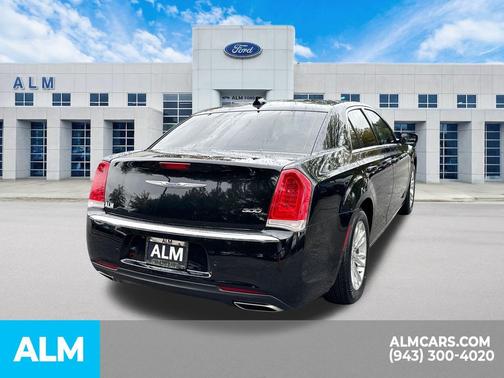 2021 Chrysler 300 Touring