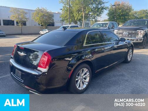 2021 Chrysler 300 Touring