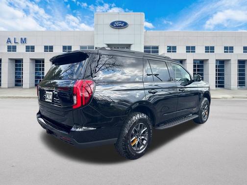 AGATE BLACK METALLIC 2026 Ford Expedition Tremor