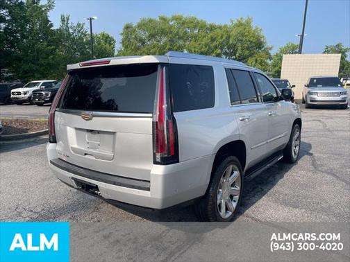 2017 Cadillac Escalade Luxury