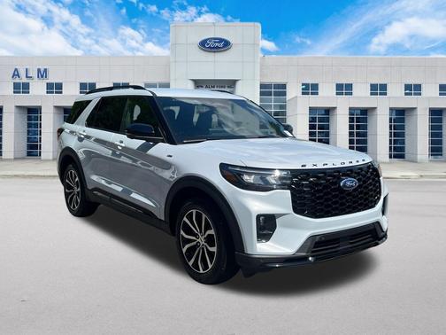 SPACE WHITE METALLIC 2026 Ford Explorer ST-Line