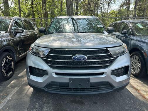 ICONIC SILVER METALLIC 2021 Ford Explorer XLT
