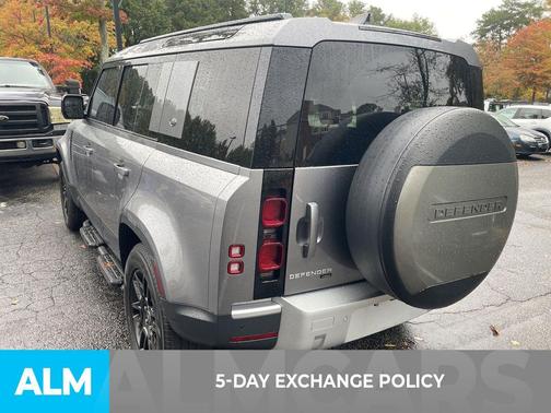 2023 Land Rover Defender 110 SE