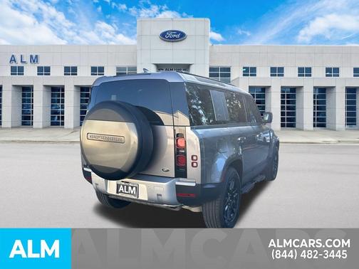 2023 Land Rover Defender 110 SE