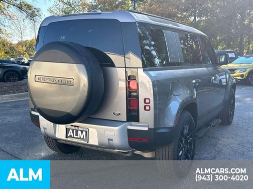 2023 Land Rover Defender 110 SE