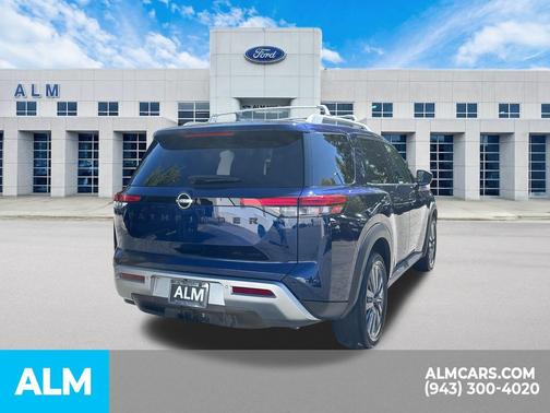 2023 Nissan Pathfinder SL 4WD