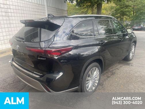 2024 Toyota Highlander Hybrid Platinum