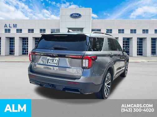2025 Ford Explorer ST-Line