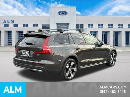 2024 Volvo V60 Cross Country B5 Plus
