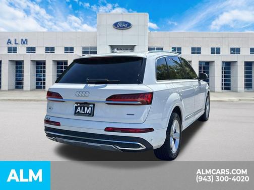 2024 Audi Q7 45 Premium Plus