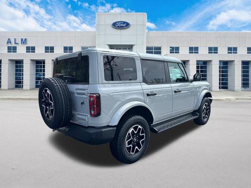 2026 Ford Bronco Outer Banks