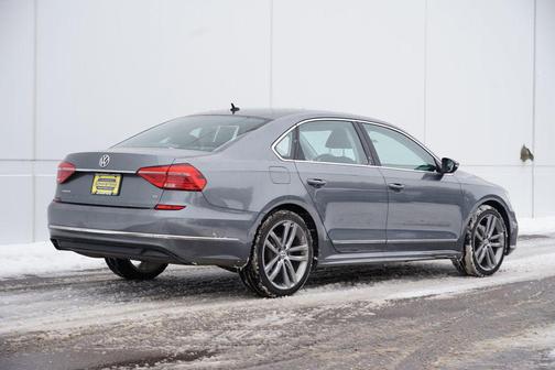 2016 Volkswagen Passat 1.8T R-Line