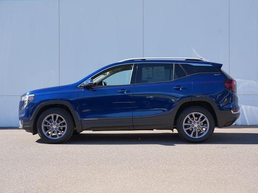 Marine Metallic 2023 GMC Terrain SLT