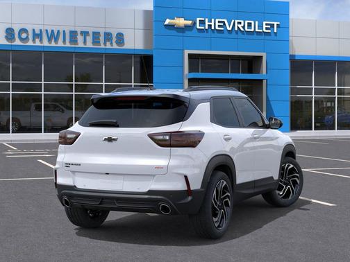 Iridescent Pearl Tricoat 2026 Chevrolet Trailblazer RS