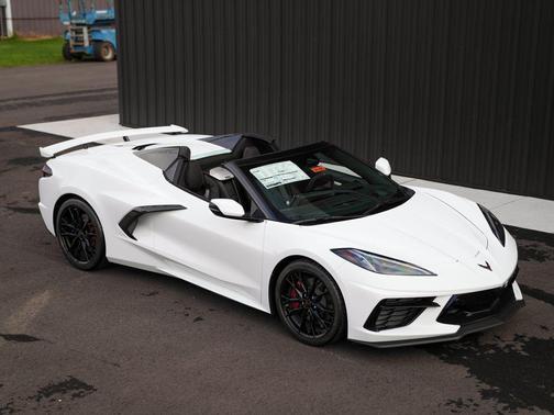 Arctic White 2026 Chevrolet Corvette Stingray w/2LT
