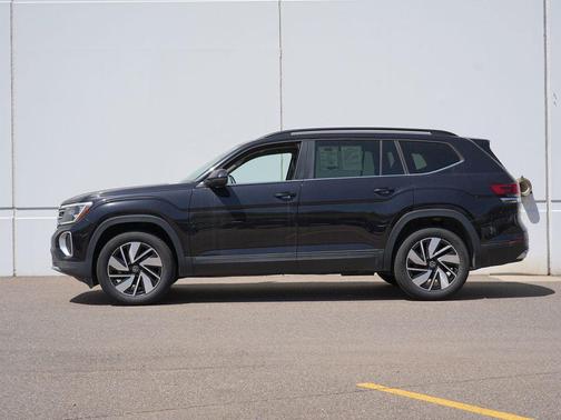 Deep Black Pearl 2025 Volkswagen Atlas 2.0T SE w/Technology 4MOTION