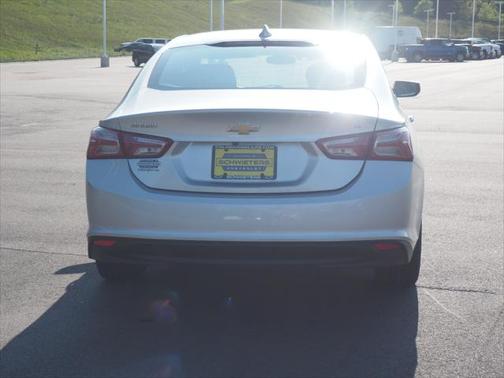 Silver Ice Metallic 2020 Chevrolet Malibu FWD LT