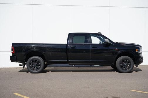 2019 RAM 3500 Laramie Crew Cab 4x4 8' Box
