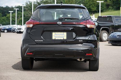 2023 Nissan Kicks SR