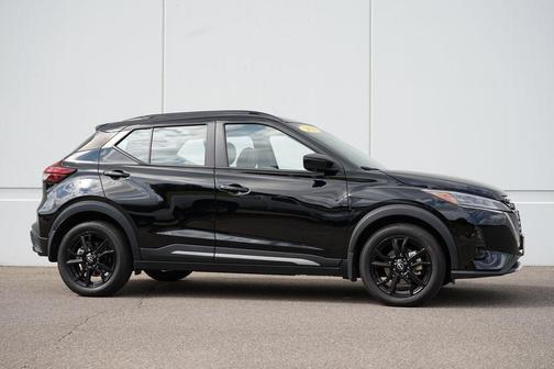 2023 Nissan Kicks SR