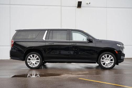 2023 Chevrolet Suburban 4WD High Country
