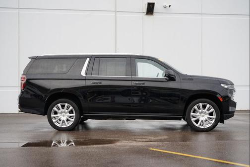 2023 Chevrolet Suburban 4WD High Country