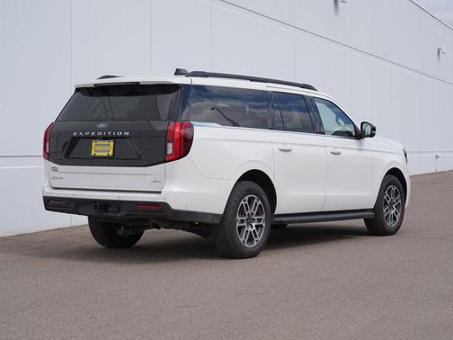 White Metallic 2025 Ford Expedition Max Active 4x4