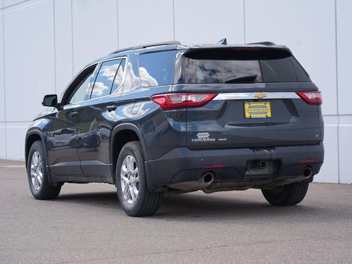 Graphite Metallic 2021 Chevrolet Traverse LT Cloth