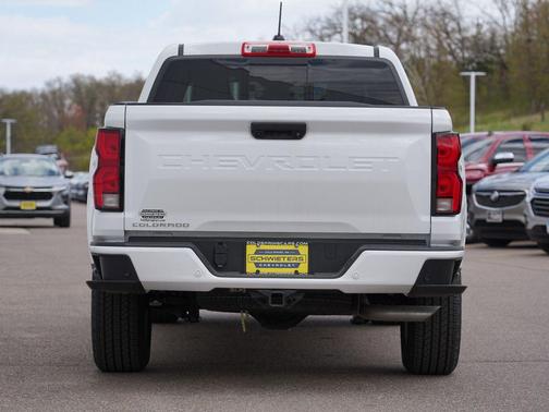 Summit White 2026 Chevrolet Colorado LT